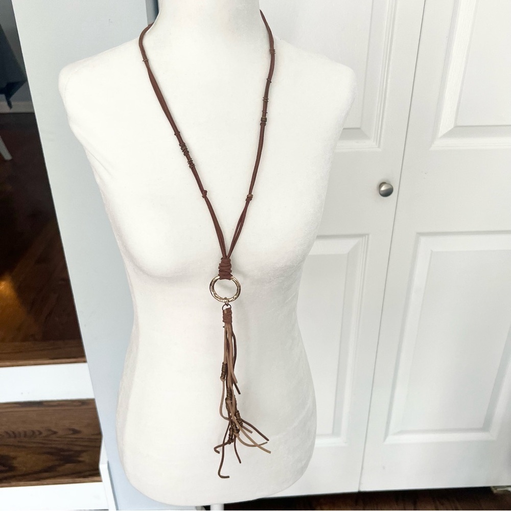 🍭6/$30 Long brown boho tassel fringe necklace with hammered gold tone ring